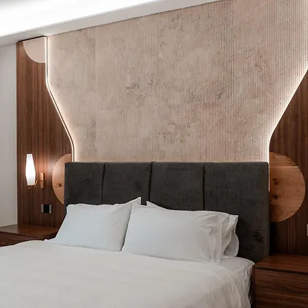 Veneto Plaza Hotel 4*